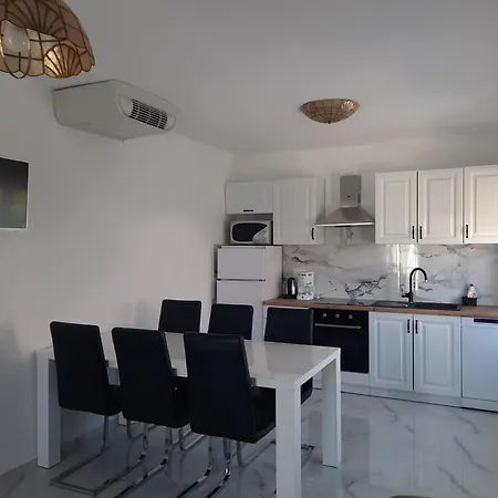 San Lorenzo 4* לופאר